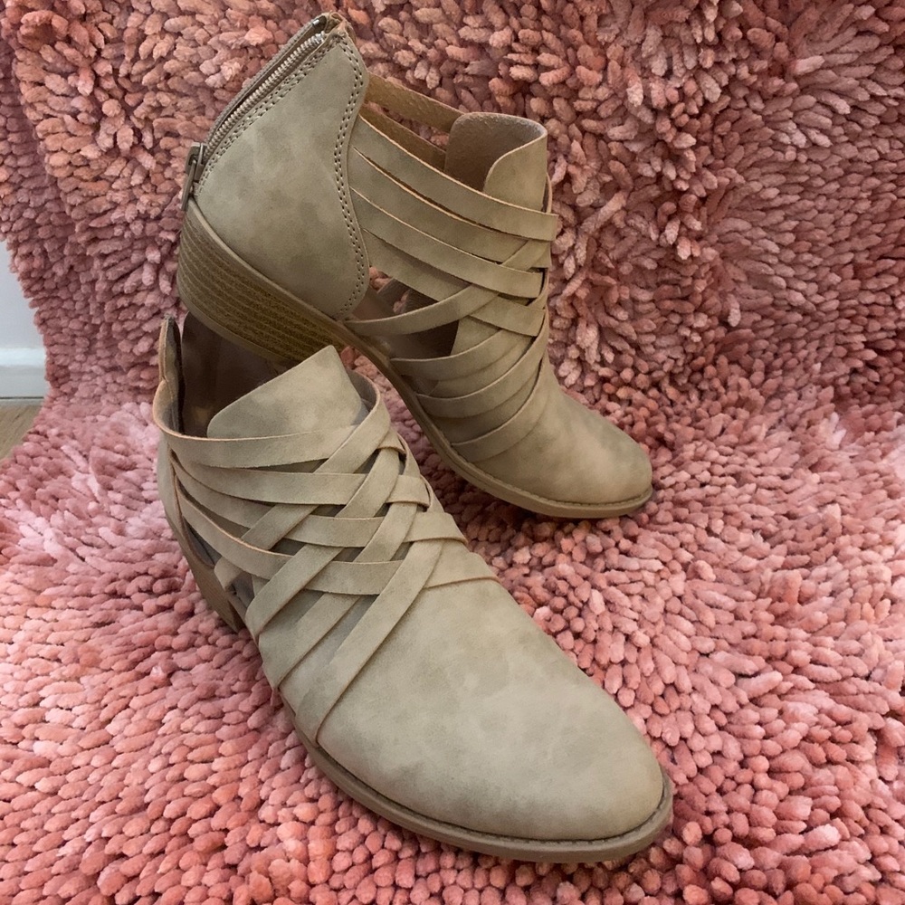 Qupid Strappy booties